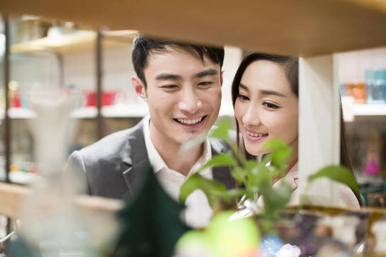 广州市私家侦探：婚外情触犯法律吗？