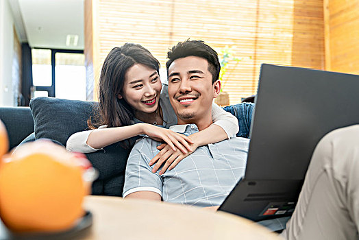 广州婚外情调查取证：老公婚外情离婚财产怎么分配？